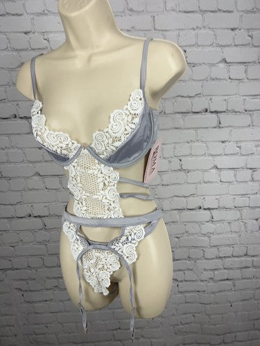 NWT Roma Confidential Silver White Lace Satin Bustier Garter Thong Set M