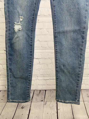 Levi’s 711 Skinny Low Rise Medium Wash Distressed Jeans Juniors 14 (26 x 27.5)