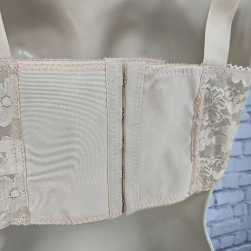 VTG May Marie Beige Floral Lace Lace-Up Front Longline Unlined Bra 30DDD+