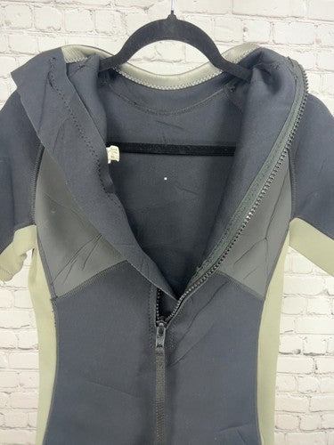 OTE On The Edge Black Gray Sage Short Sleeve Back Zip Shorty Spring Wetsuit M