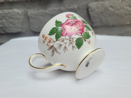 Wedgwood Bone China Made In England Floral Gold Rim Tea Cup