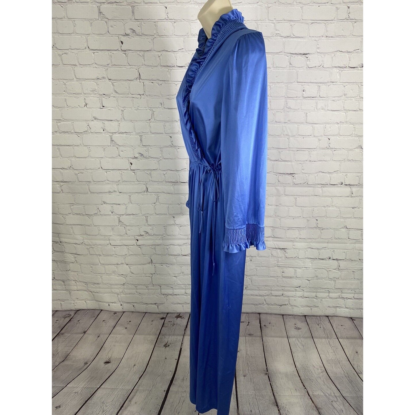 VTG JCPenny 80’s Blue Long Sleeve Ruffle V Neckline Nylon Night Robe Misses L