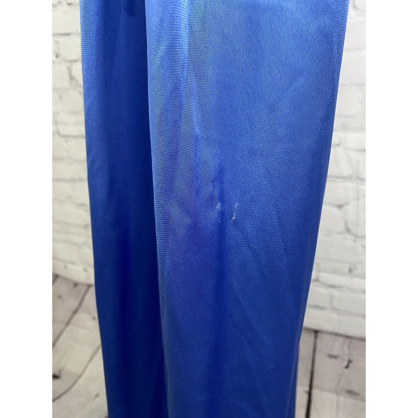 VTG JCPenny 80’s Blue Long Sleeve Ruffle V Neckline Nylon Night Robe Misses L