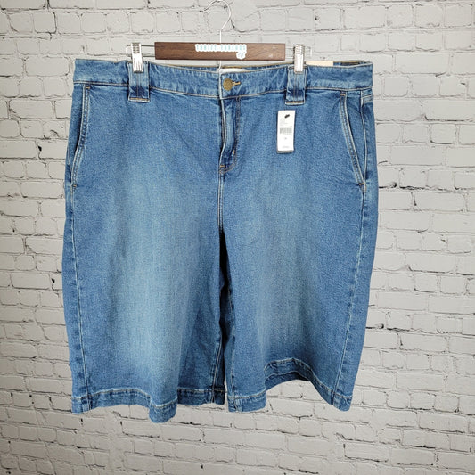 NWT Lane Bryant Blue Denim Mid Rise Medium Wash Bermuda Jeans Shorts 20 (40x14)