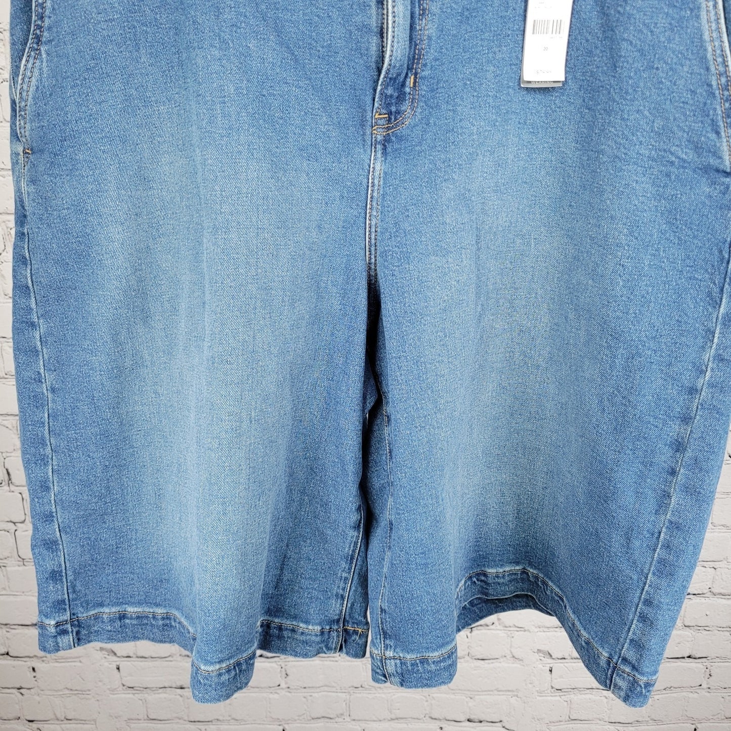 NWT Lane Bryant Blue Denim Mid Rise Medium Wash Bermuda Jeans Shorts 20 (40x14)