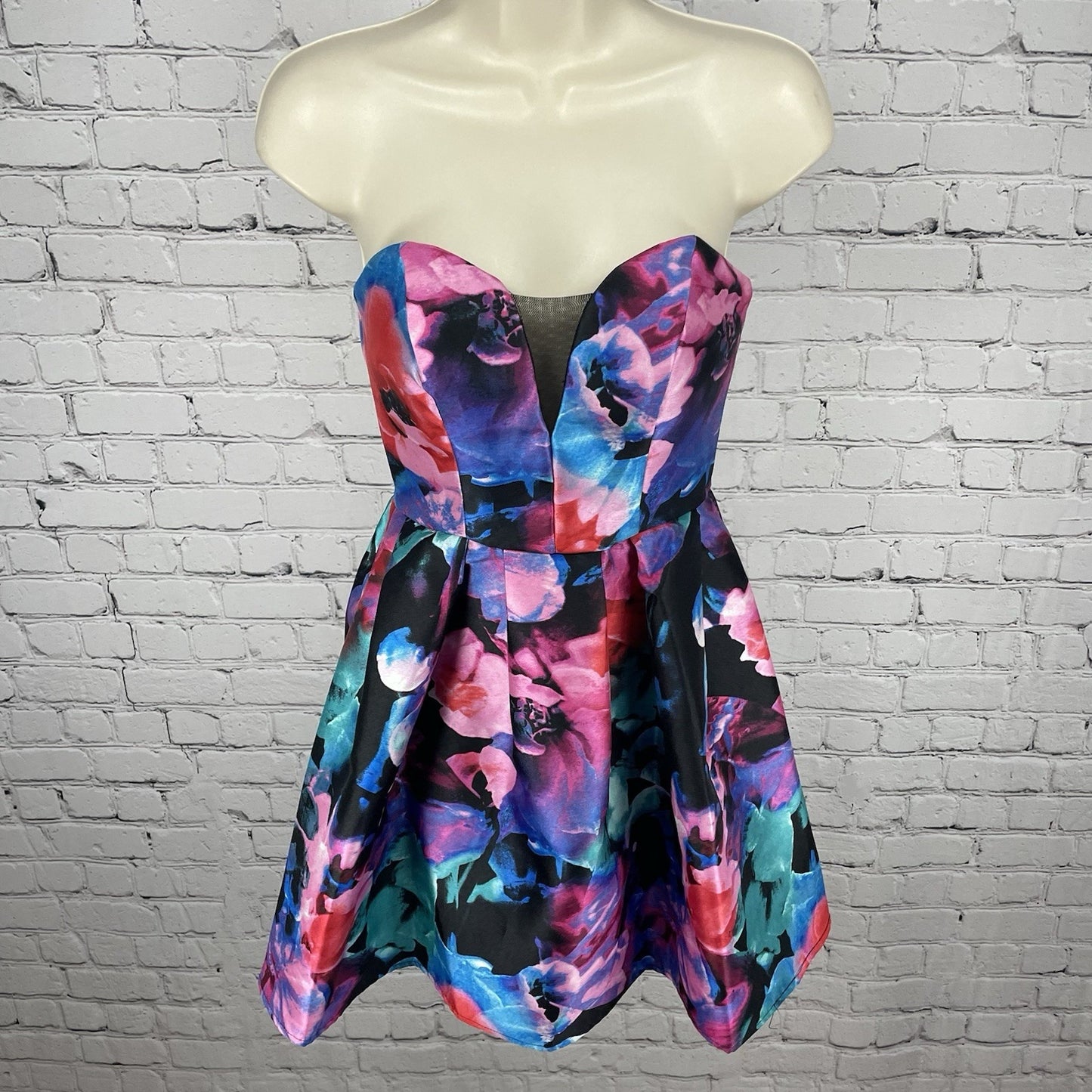 B. Darlin Floral Strapless Pleated Zip Closure Fit & Flare Mini Dress Size 3/4