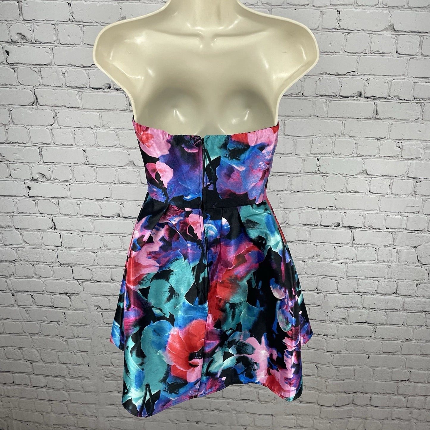 B. Darlin Floral Strapless Pleated Zip Closure Fit & Flare Mini Dress Size 3/4