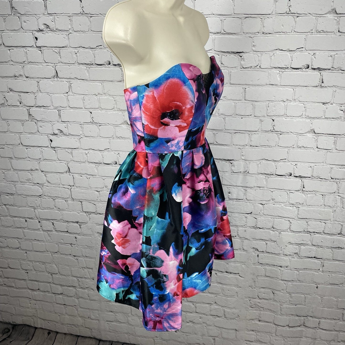 B. Darlin Floral Strapless Pleated Zip Closure Fit & Flare Mini Dress Size 3/4