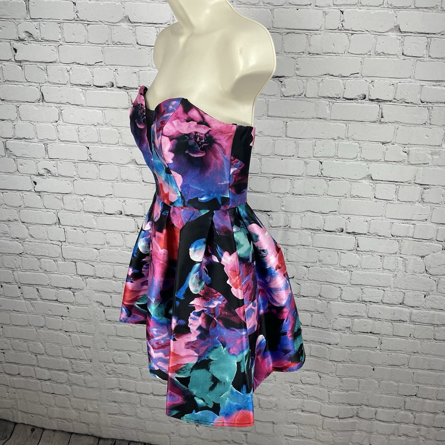 B. Darlin Floral Strapless Pleated Zip Closure Fit & Flare Mini Dress Size 3/4
