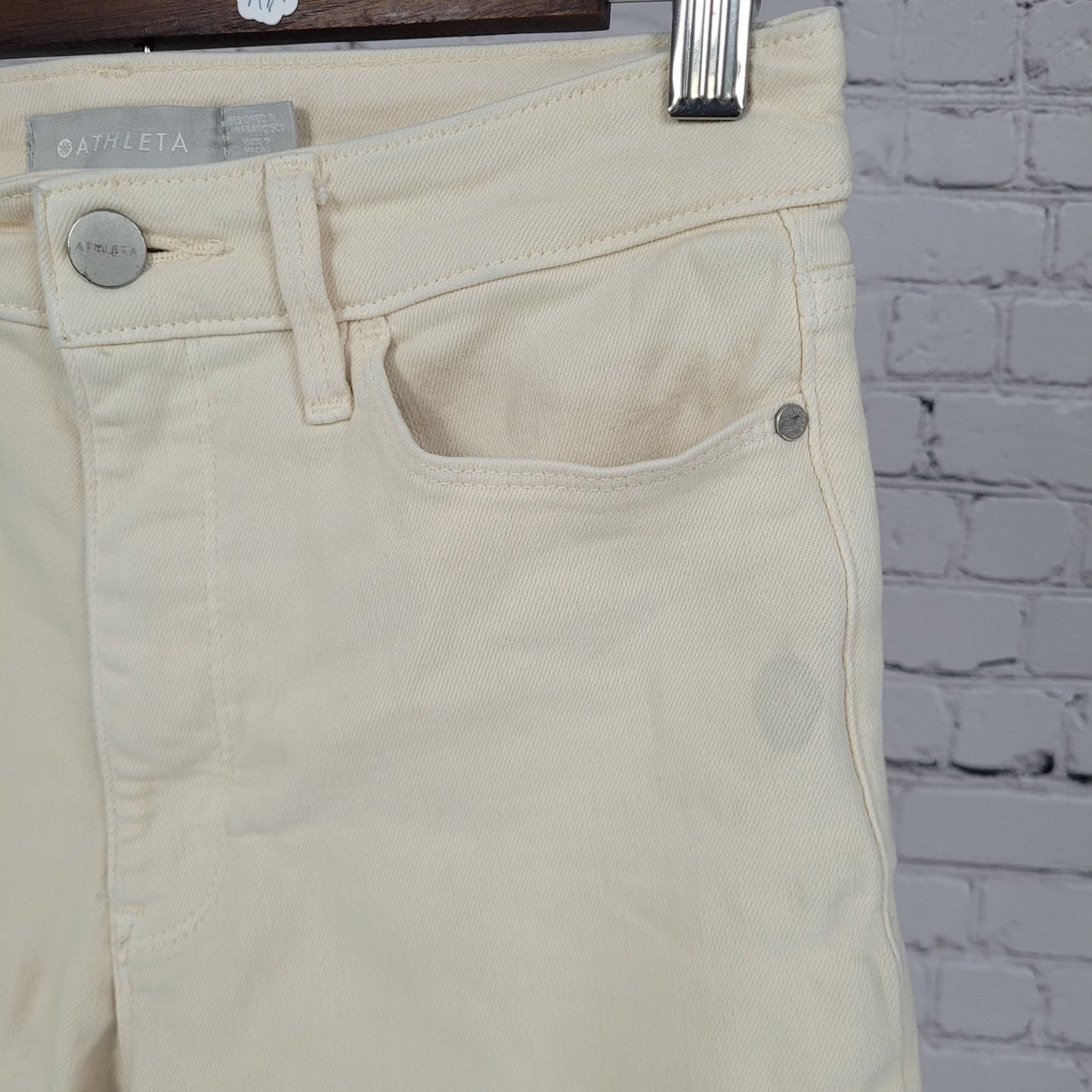 Athleta Cream Sculptek Stretch Denim High Rise Tapered Leg Jeans Size 2 (26x27)