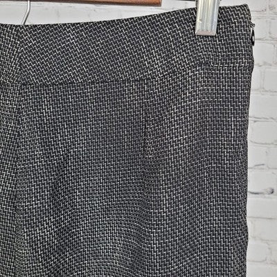 Georgiou Career Concept Black Pleated Hem Knee Length Lined Skirt Size 8 (29x21)
