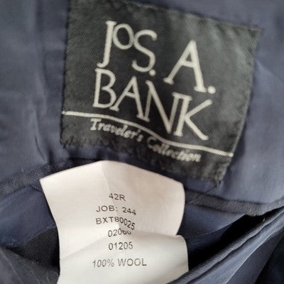 Jos A Bank Dark Navy Pinstriped 100% Wool Travelers Blazer Sport Coat Size 42R