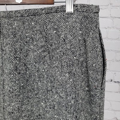 VTG Lizsport Black & White 100% Wool Lined Back Slit Skirt Size 16 (30x21)