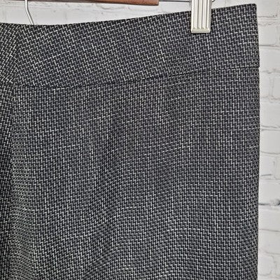 Georgiou Career Concept Black Pleated Hem Knee Length Lined Skirt Size 8 (29x21)