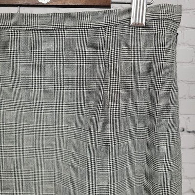 VTG Pendleton Black & White 100% Virgin Wool Check Skirt USA Made Size 8 (30x27)
