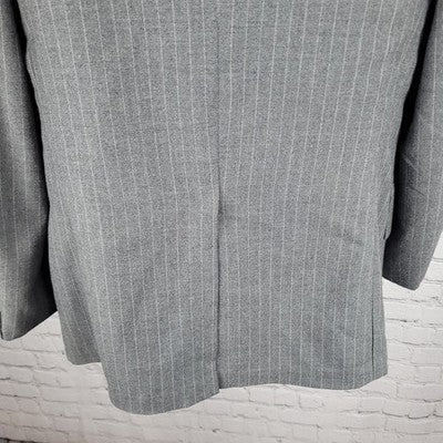 VTG The Barrister Collection Grey Pinstriped 2 Button Notch Blazer Sport Coat 38