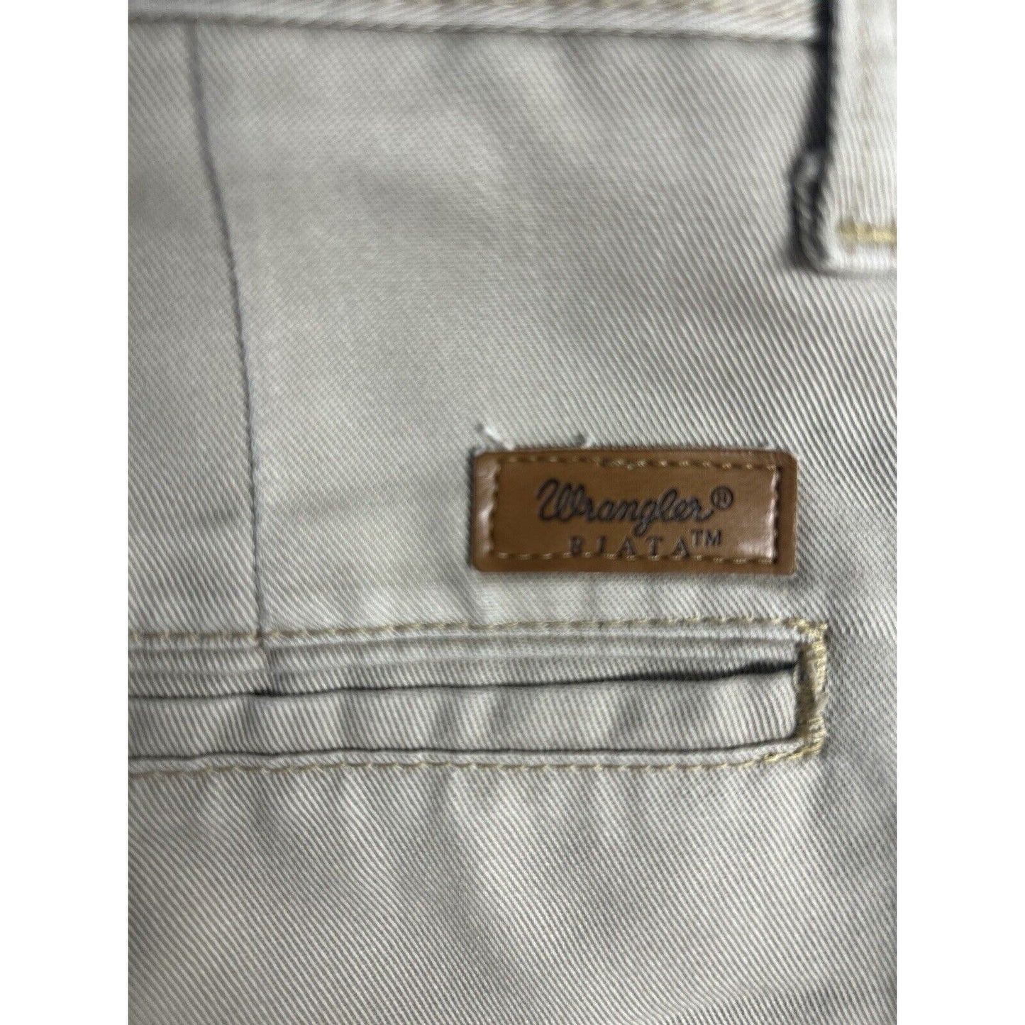 Wrangler Riata Light Tan Straight Leg 100% Cotton Khaki Pants Size 31x30- 95KH