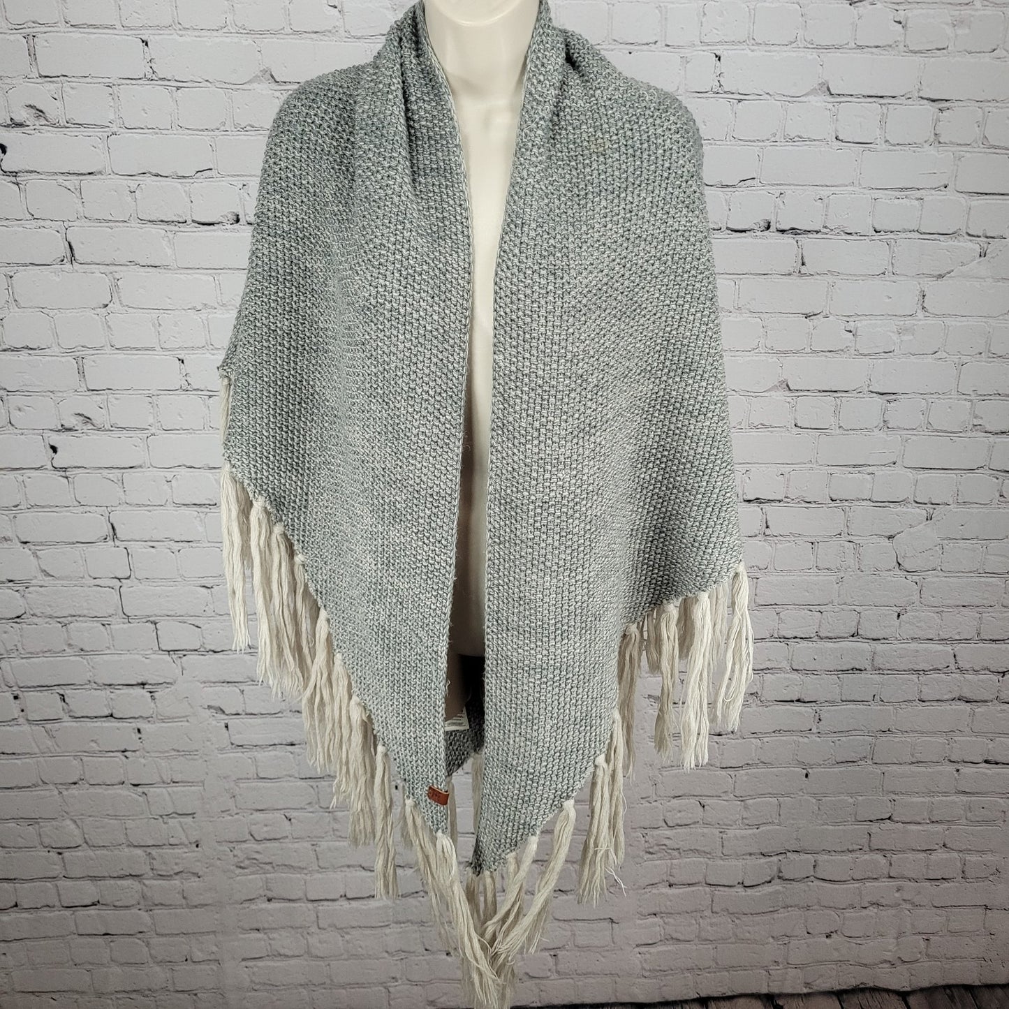 Bickley + Mitchell Grey Wool Blend Chunky Knit Tassle Fringe Boho Shawl Wrap O/S