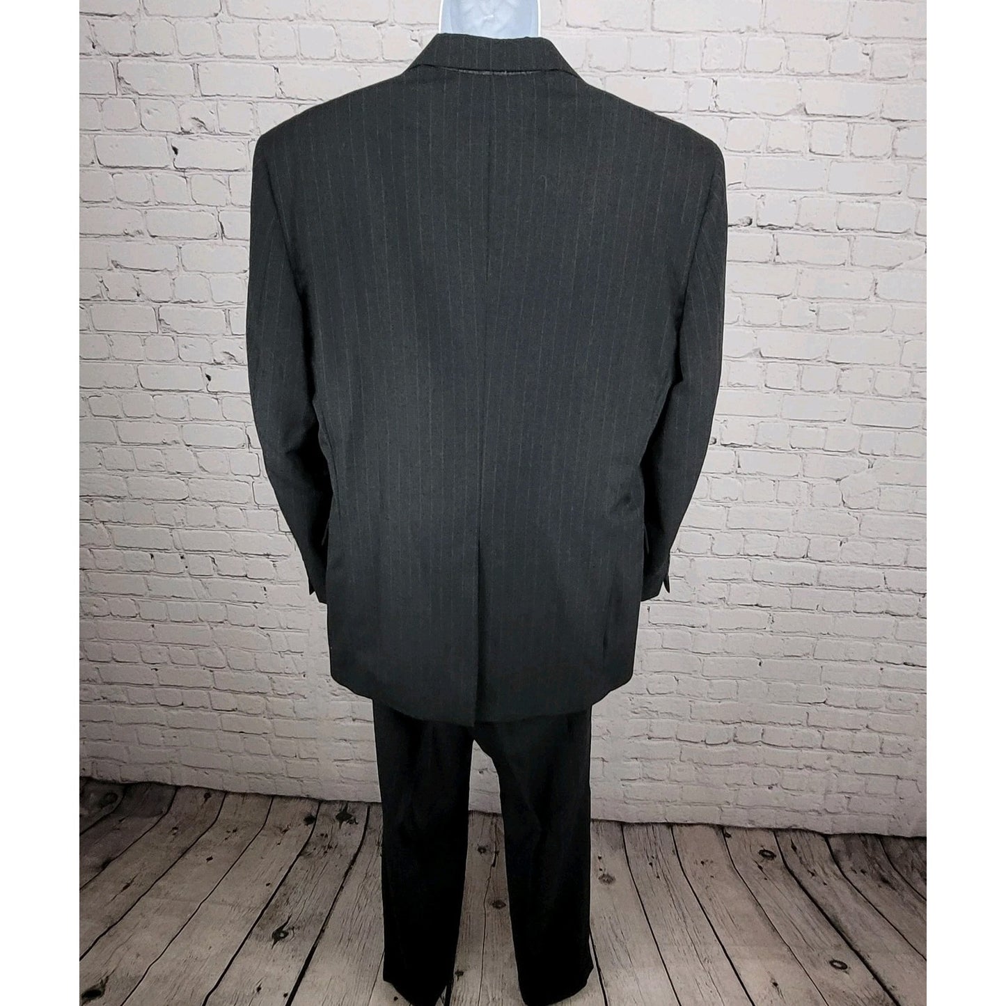 Botany 500 Couture Grey Pinstriped Full 2 Piece Suit USA Jacket 42L Pants 33x32