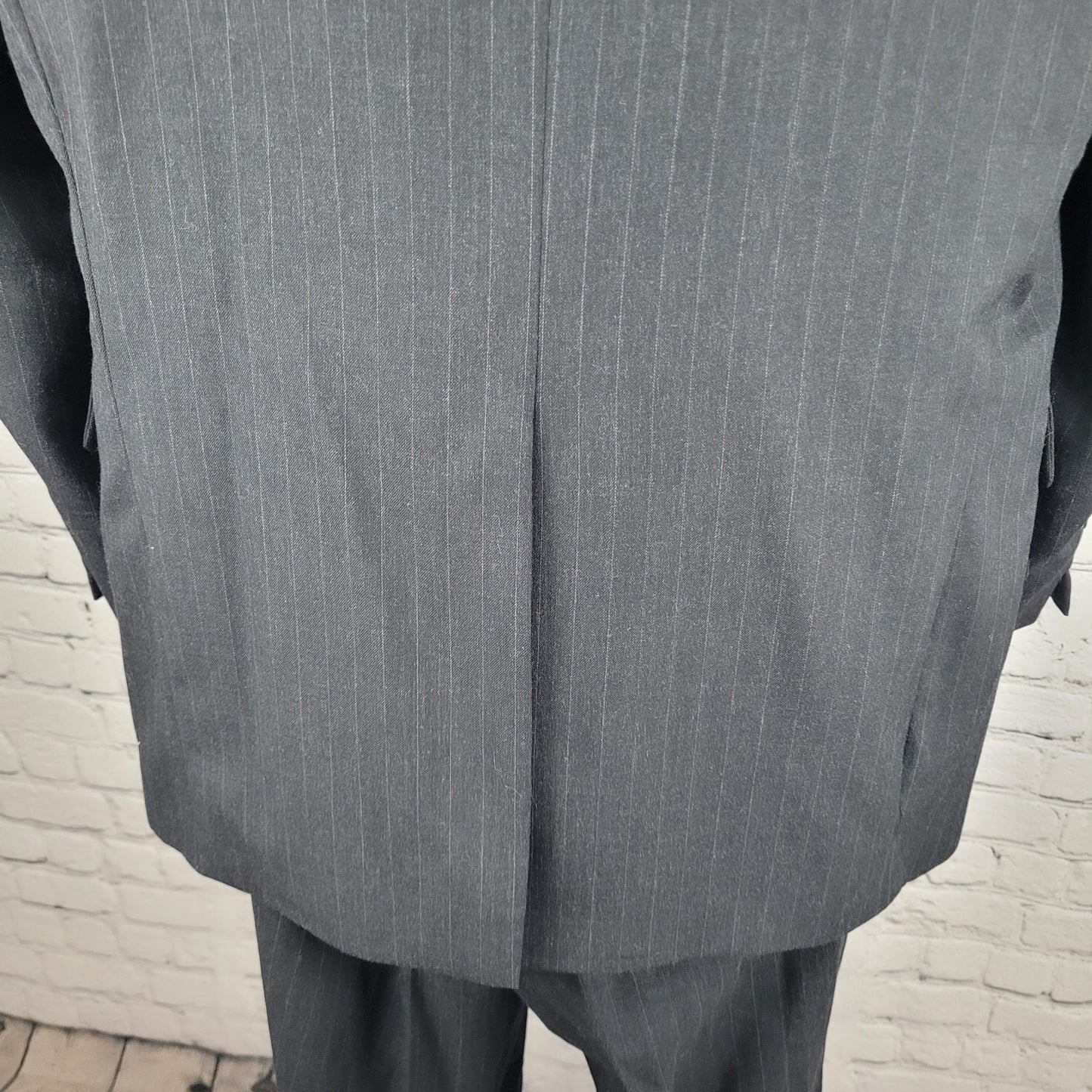 Botany 500 Couture Grey Pinstriped Full 2 Piece Suit USA Jacket 42L Pants 33x32