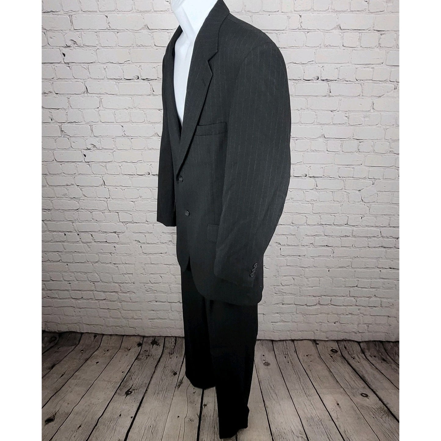 Botany 500 Couture Grey Pinstriped Full 2 Piece Suit USA Jacket 42L Pants 33x32
