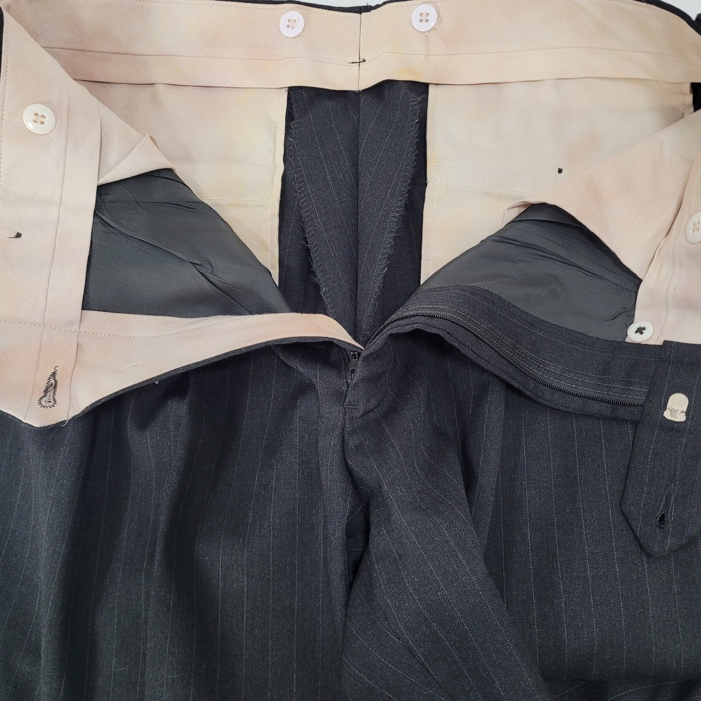 Botany 500 Couture Grey Pinstriped Full 2 Piece Suit USA Jacket 42L Pants 33x32