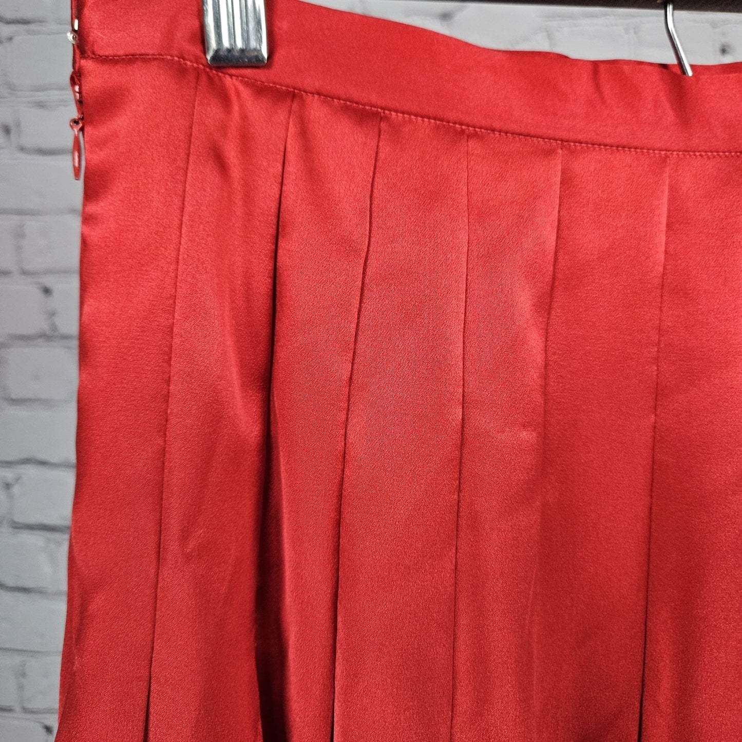 VTG Saks Fifth Avenue Red 100% Silk Pleated Unlined Zip A-Line Midi Skirt 10