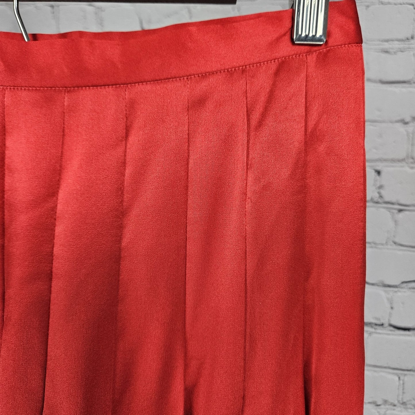 VTG Saks Fifth Avenue Red 100% Silk Pleated Unlined Zip A-Line Midi Skirt 10