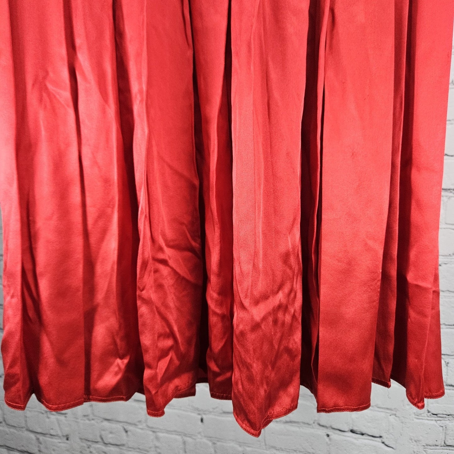 VTG Saks Fifth Avenue Red 100% Silk Pleated Unlined Zip A-Line Midi Skirt 10