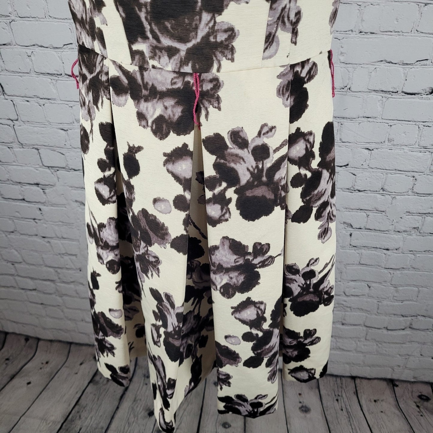 Eliza J Ivory Floral Pleated Sleeveless Lined Fit & Flare Backless Dress Size 4