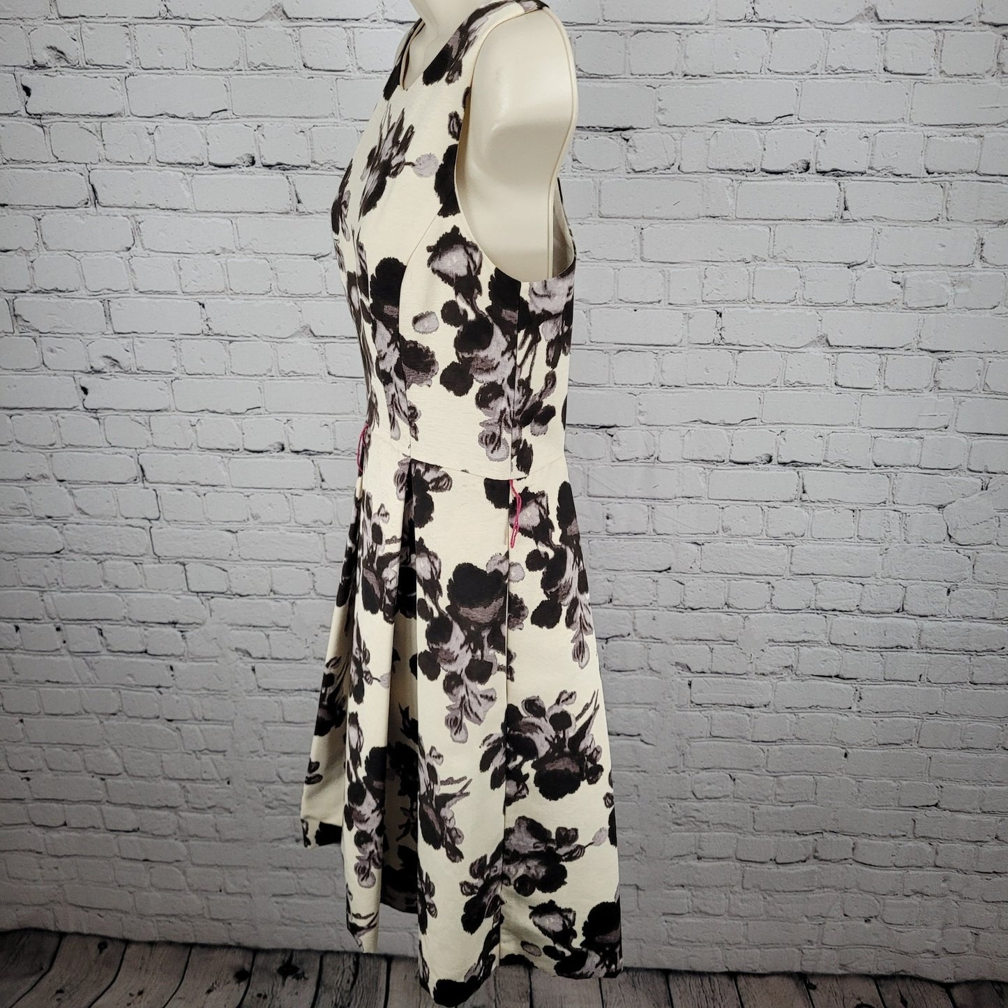 Eliza J Ivory Floral Pleated Sleeveless Lined Fit & Flare Backless Dress Size 4