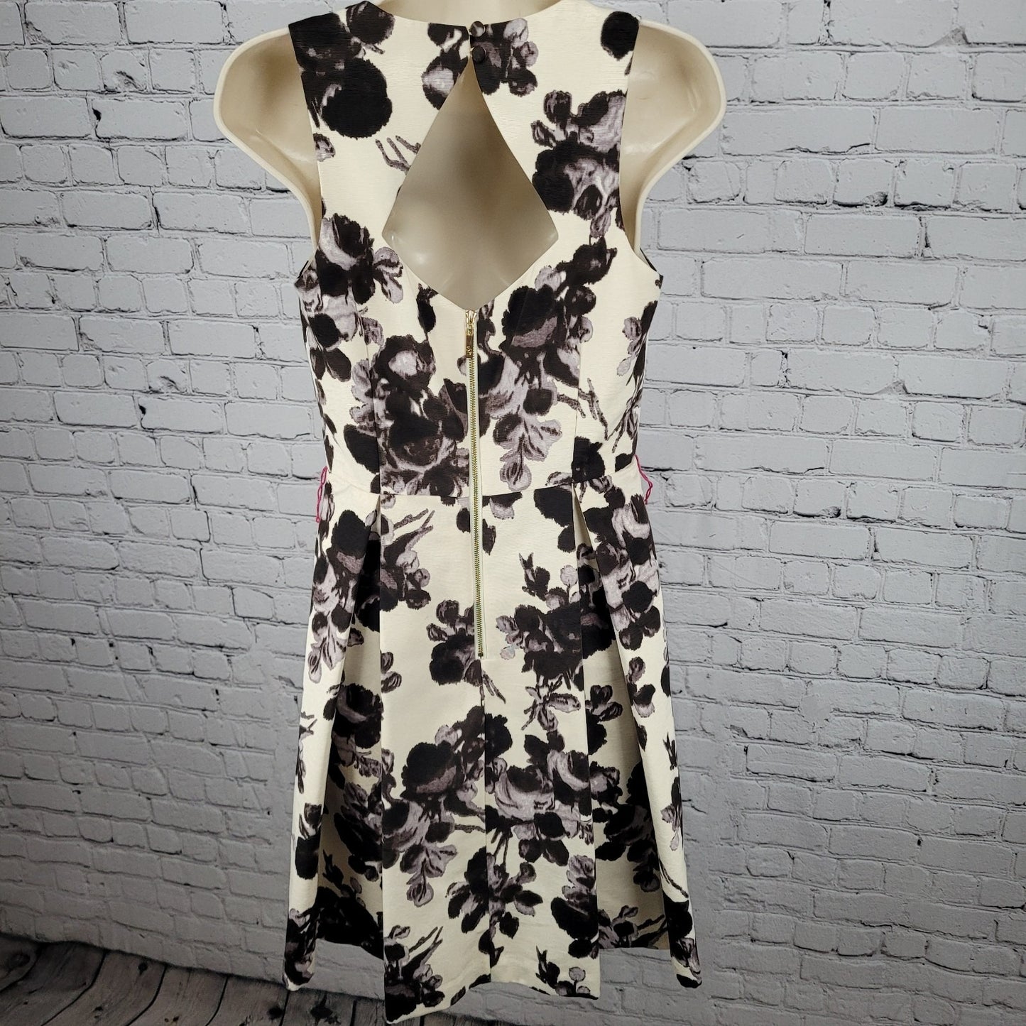 Eliza J Ivory Floral Pleated Sleeveless Lined Fit & Flare Backless Dress Size 4