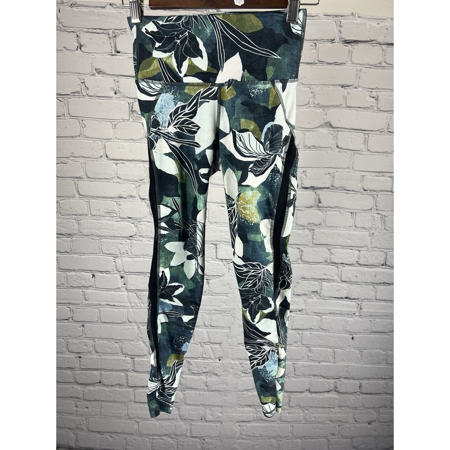 Athleta Blue Green Mesh Side Activewear Capri Workout Yoga Pants XXS