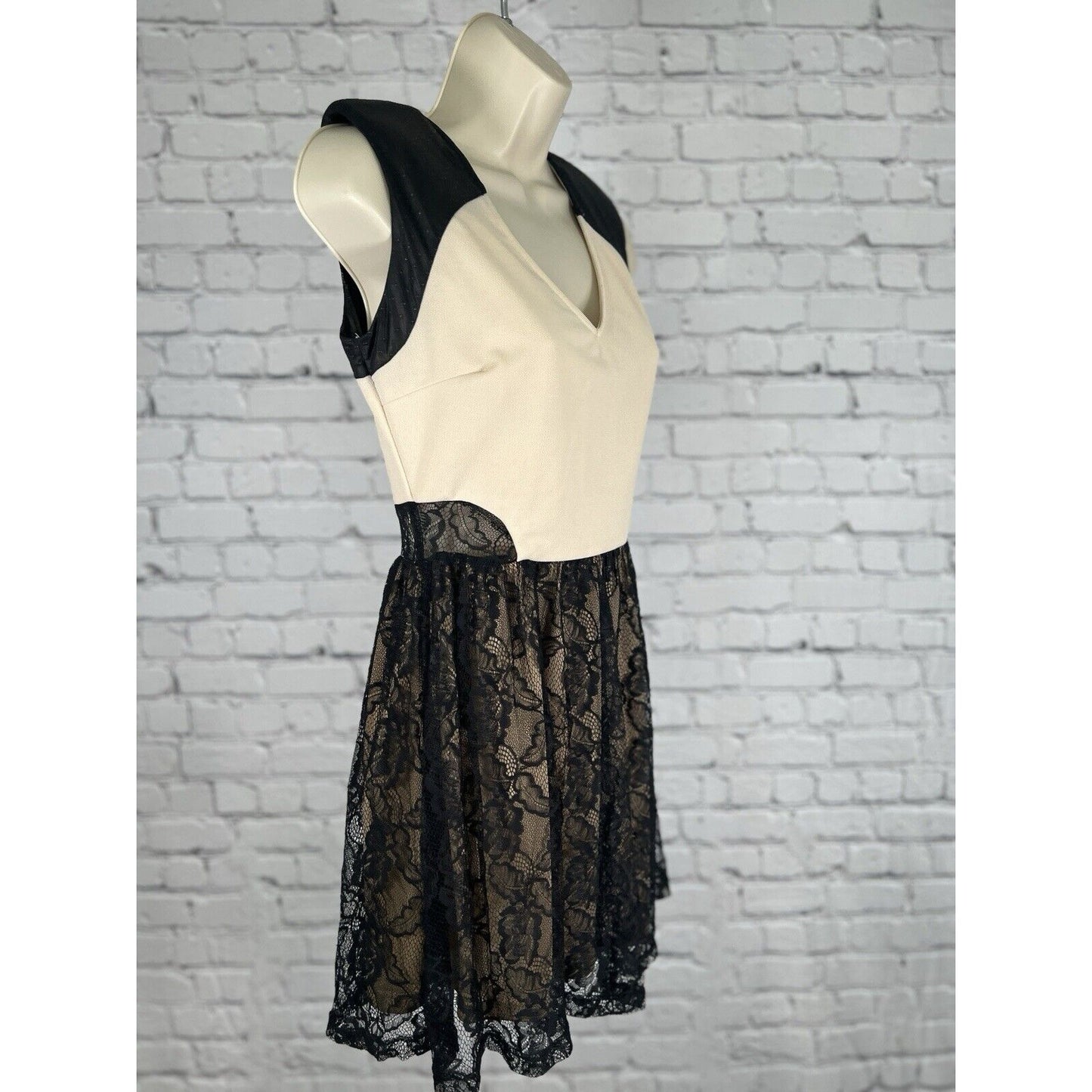 Jealous Tomato Tan Black Lace Bottom Short Dress Fit & Flare Sleeveless Womens S