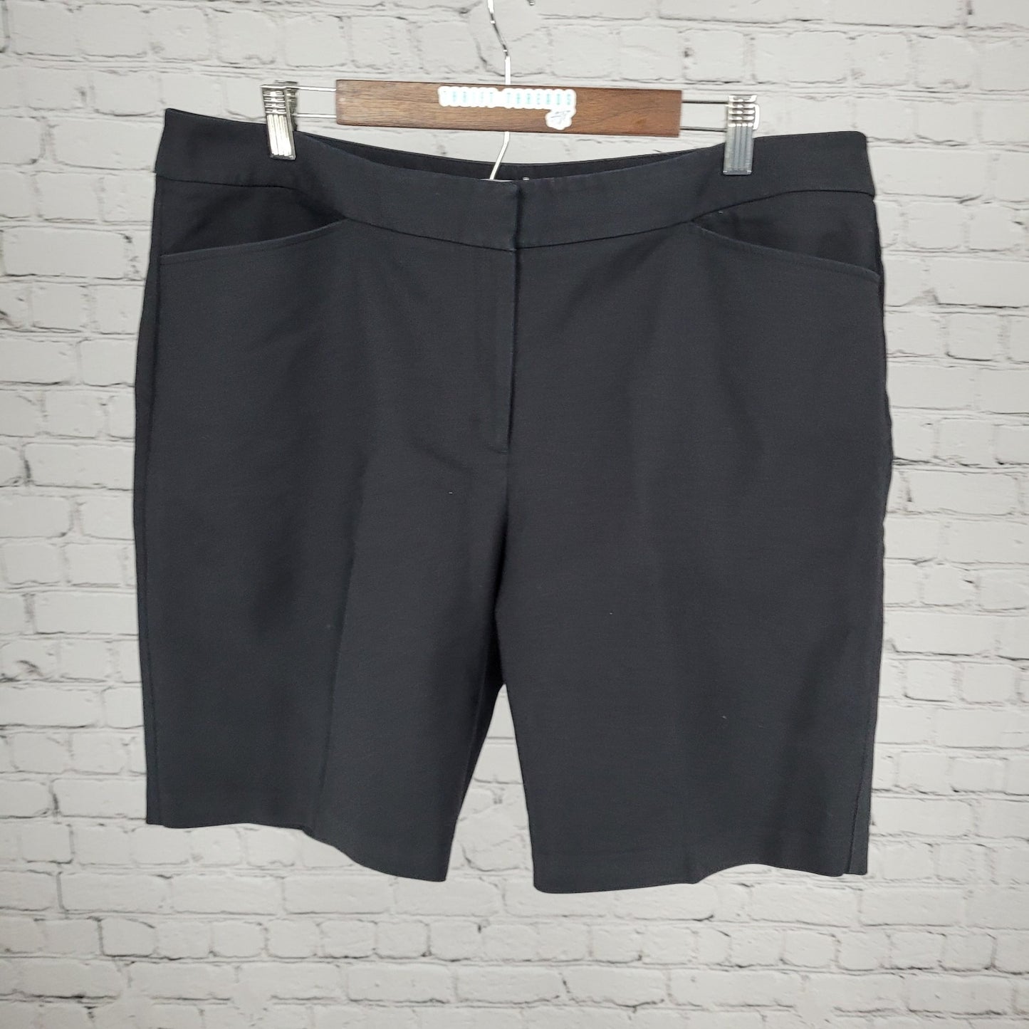 Chico's Black High Rise Stretch Slash Pockets Chino Shorts 3 US 16 (38x9)