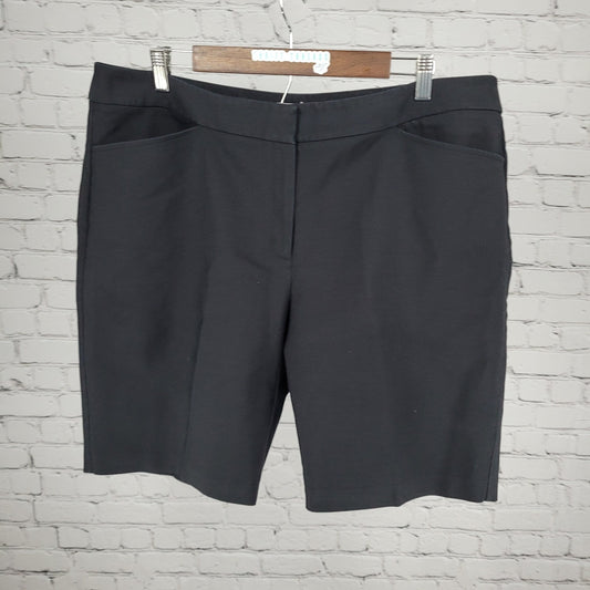 Chico's Black High Rise Stretch Slash Pockets Chino Shorts 3 US 16 (38x9)