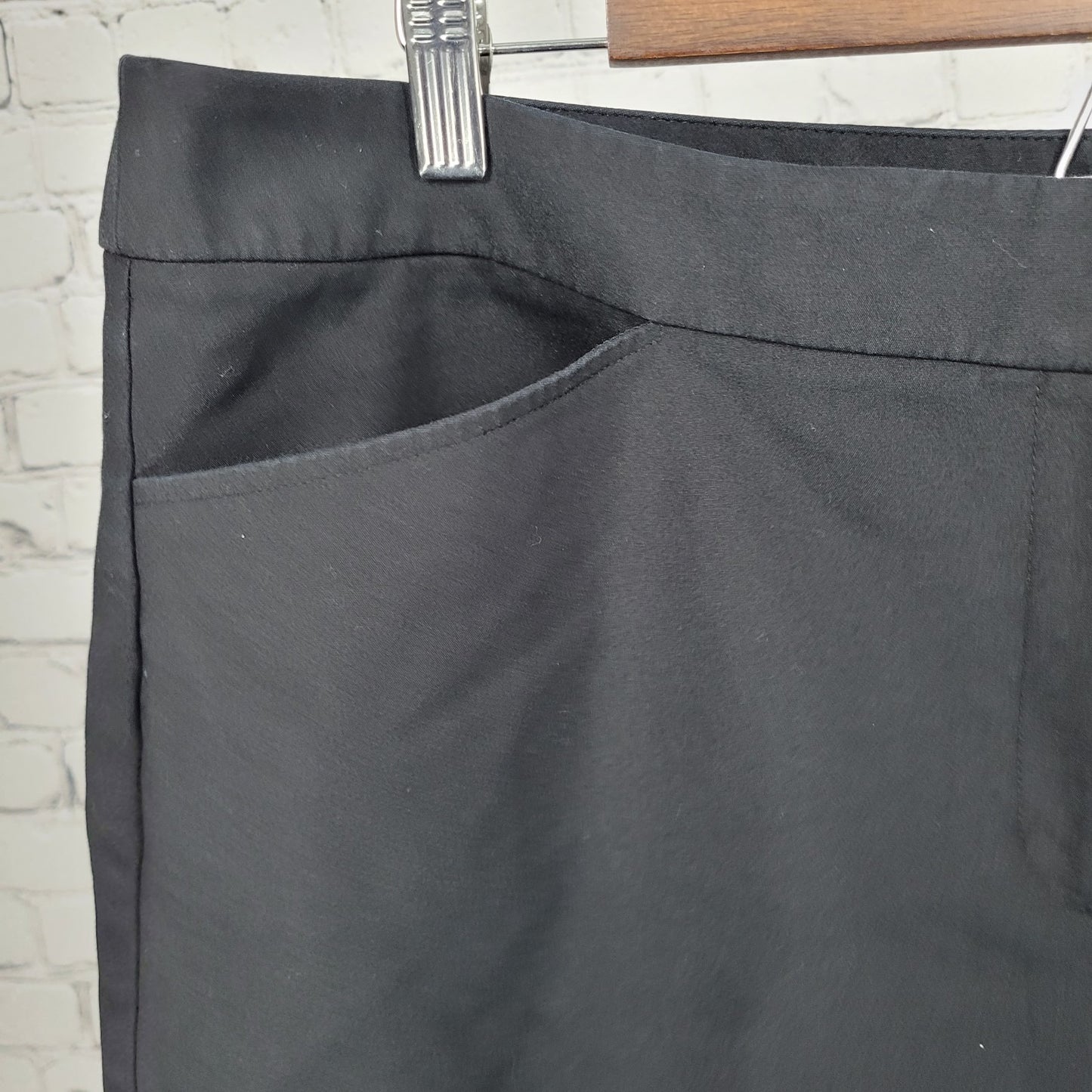 Chico's Black High Rise Stretch Slash Pockets Chino Shorts 3 US 16 (38x9)