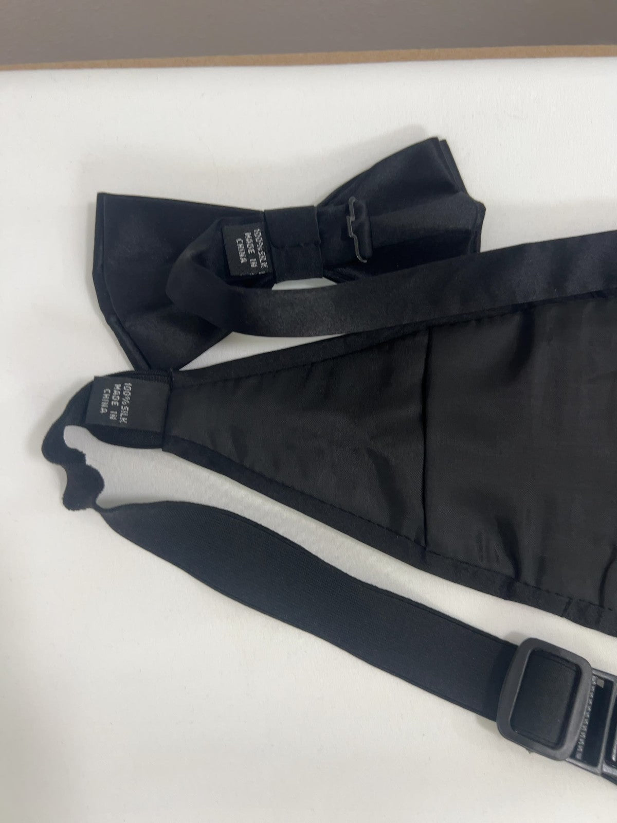 Jones New York Black Wool Tuxedo Suit Cummerbund Bow Tie 44L (34X33.5)