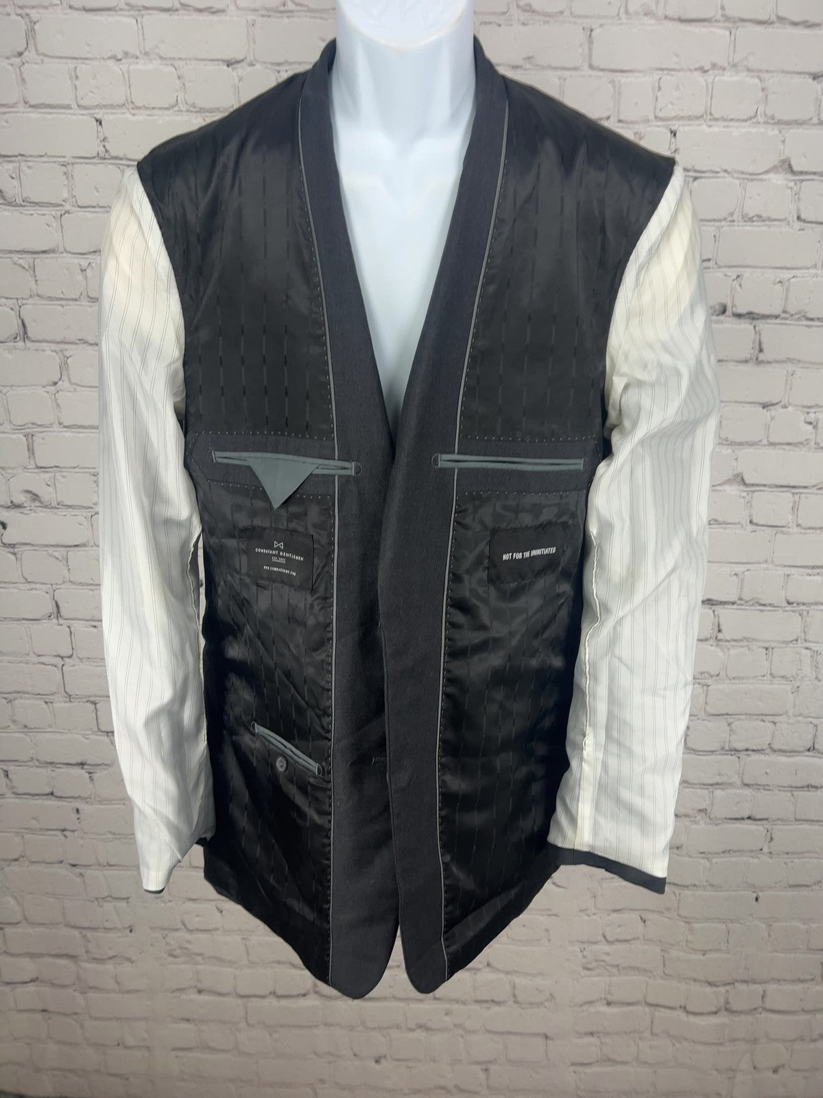Combatant Gentlemen Charcoal Gray 100% Wool 2 Button 2 Piece Suit 42L (34X33)
