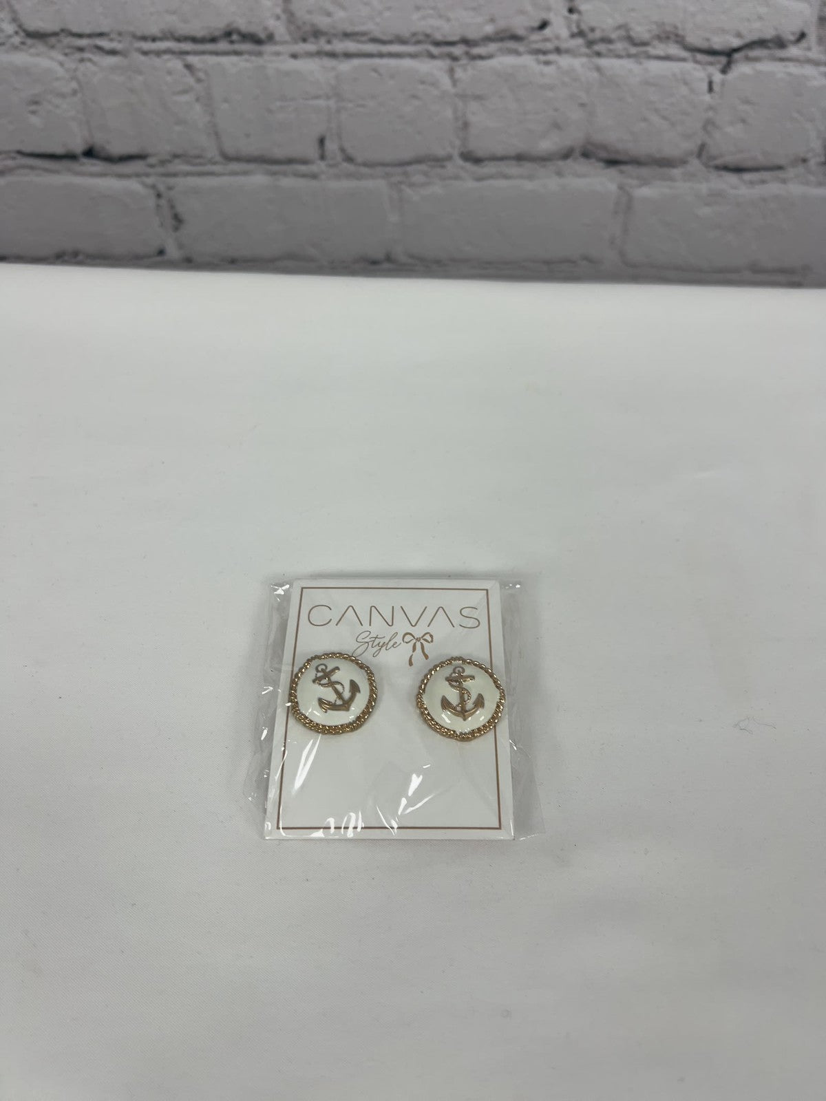 NWOT Canvas Style White Gold Tone Enamel Nautical Anchor Stud Earrings 1in