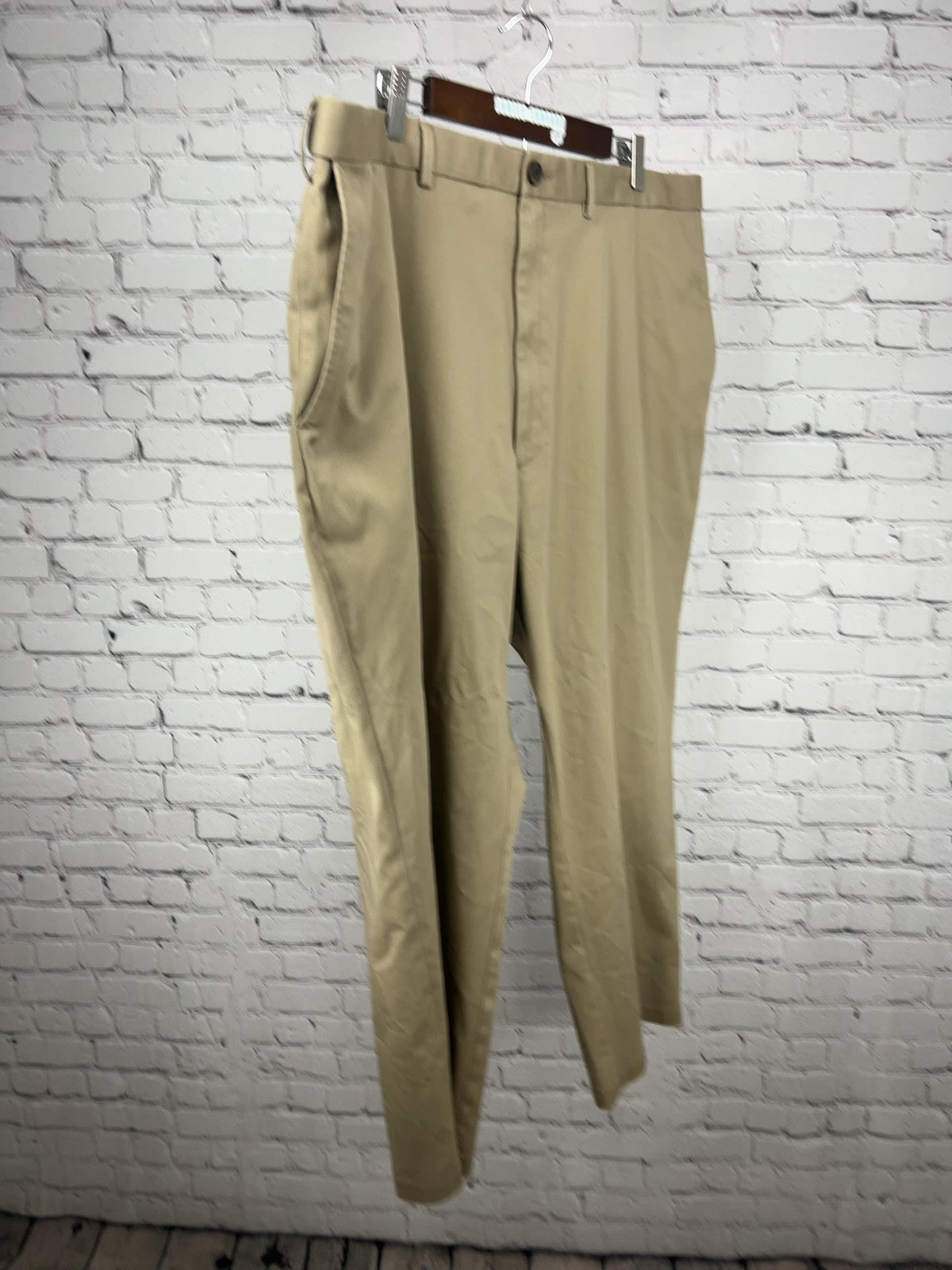 Haggar Premium No Iron Khaki Flat Front Classic Fit Chino Pants 44 (42X27)