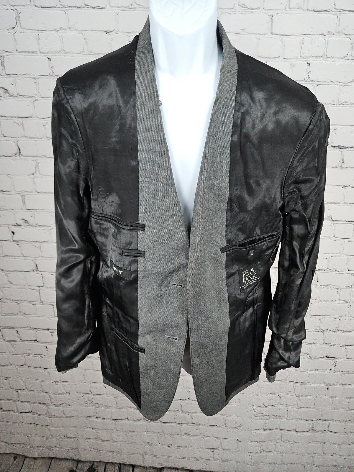 Jos A Bank Gray Slim Fit 2 Button Double Vented Notch Blazer Sport Coat 39R