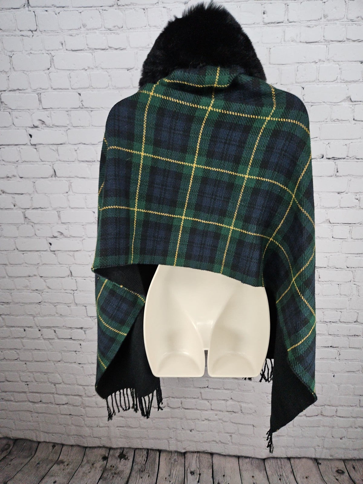 Lauren Ralph Lauren Green Tartan Plaid Faux Fur Fringe Wrap Shawl One Size