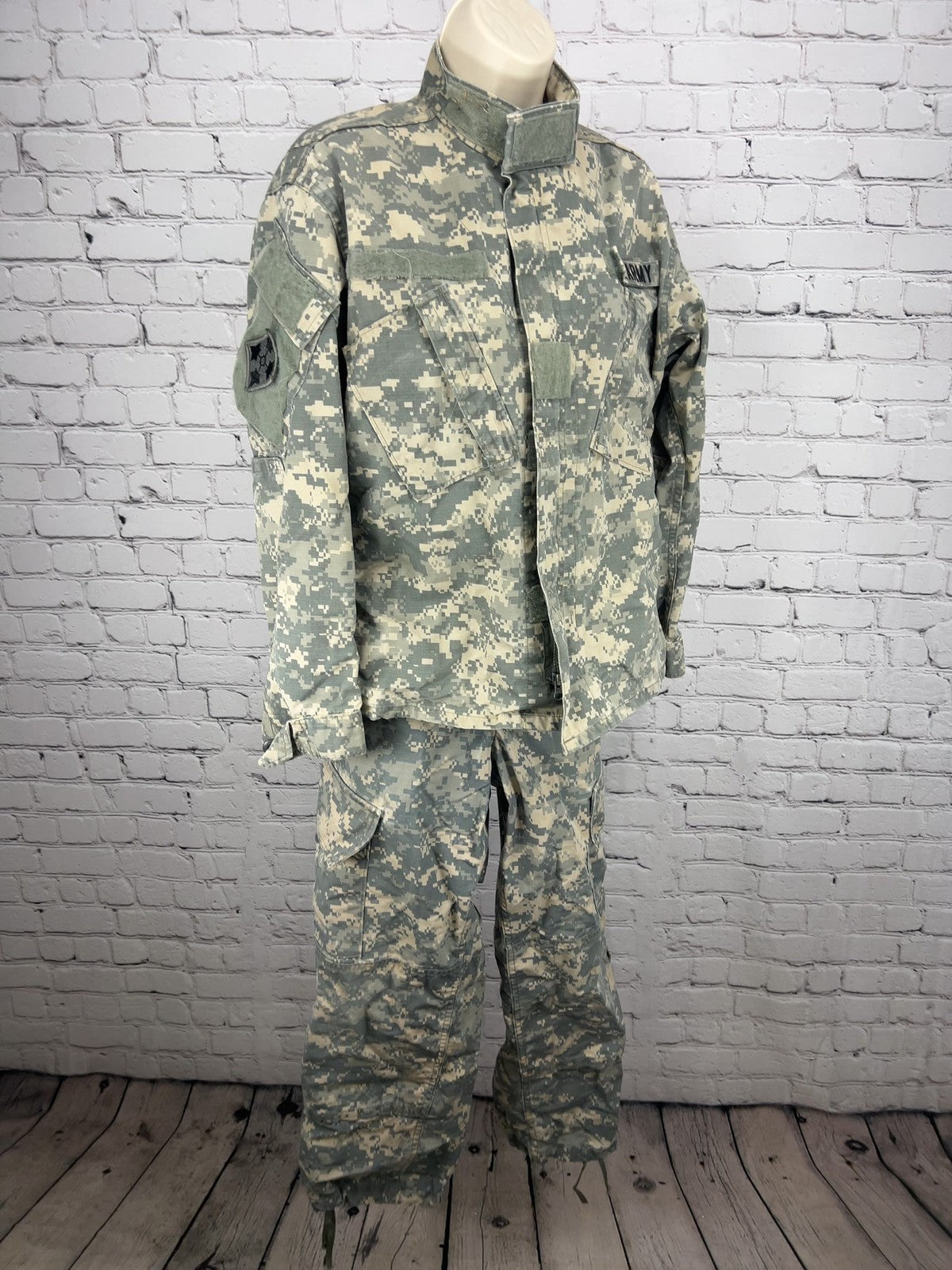 US Army ACU Digital Camo Combat Uniform Coat Pants Set Small X-Short (30X27.5) (2)