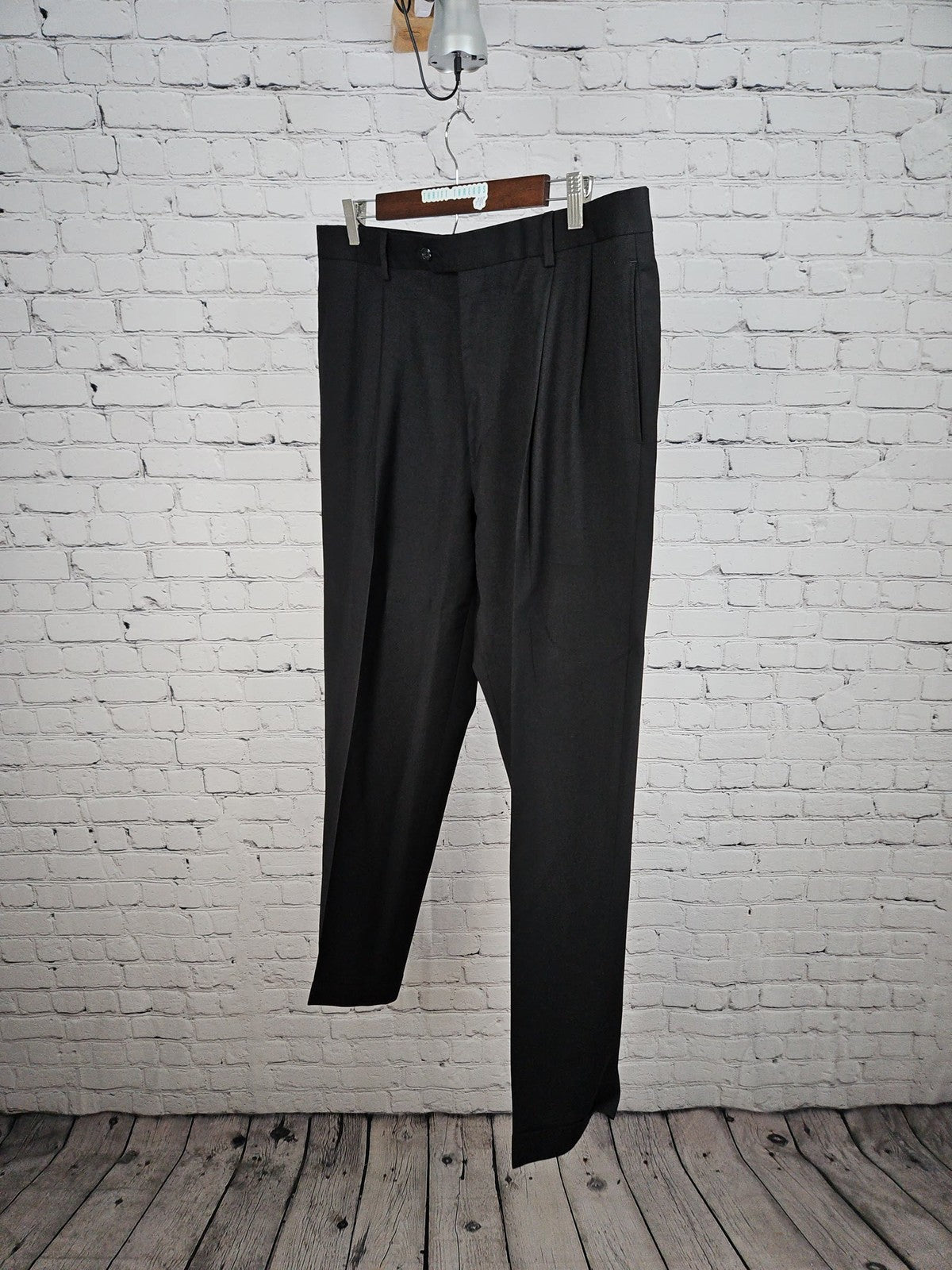 Jos A Bank Black 100% Wool Pleated Cuffed Dress Pants 37R (37X31.5)