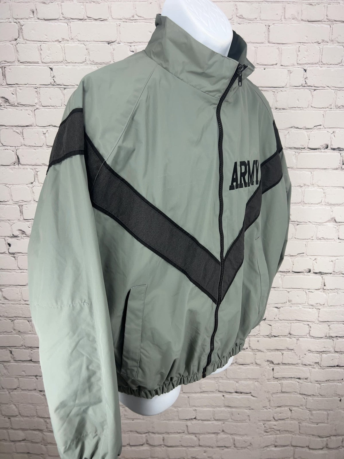 US Army IPFU Gray Black Full Zip Nylon PT Windbreaker Jacket Small Regular