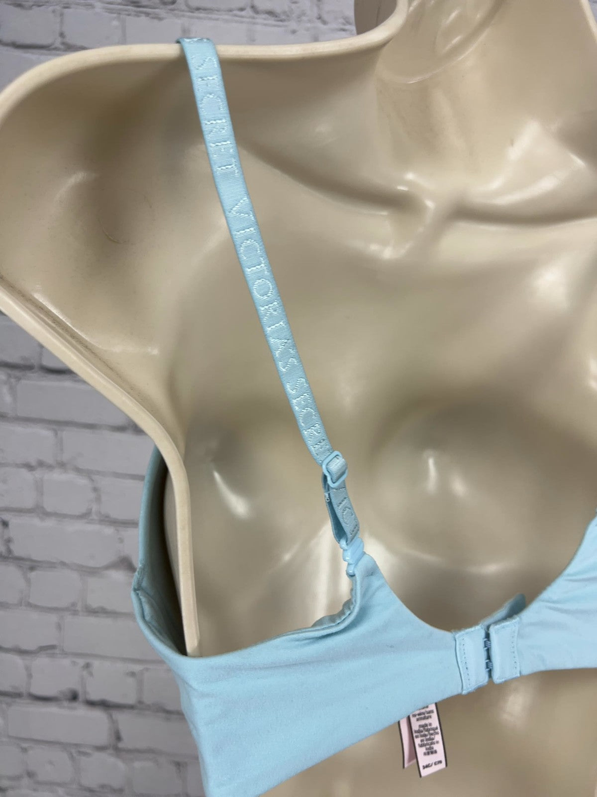 Victoria's Secret Body By Victoria Light Blue Wireless Plunge Padded Bra 34C