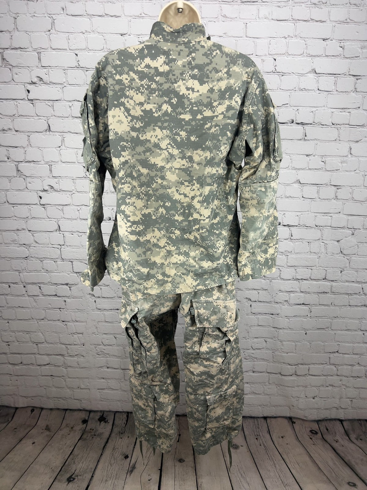 US Army ACU Digital Camo Combat Uniform Coat Pants Set Small X-Short (30X27.5)