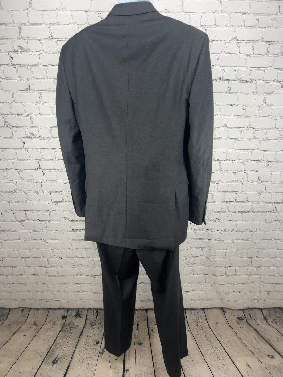 Combatant Gentlemen Charcoal Gray 100% Wool 2 Button 2 Piece Suit 42L (34X33)