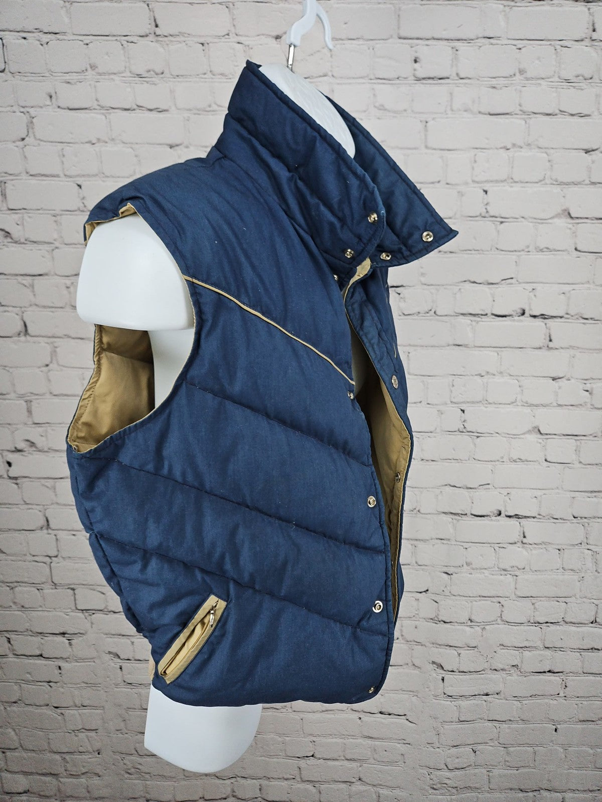 VTG Woolrich Navy Blue Tan Chevron Quilted Puffer Snap Front Vest Men's M